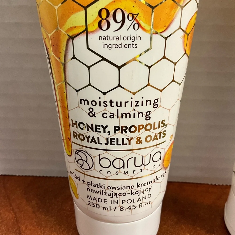 Barwa Honey & Oats Hand Cream - Cream and Yellow